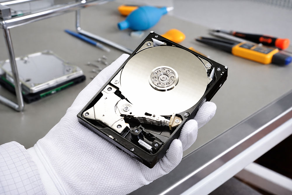 Datenrettung Festplatte im DrData Reinraum Labor 